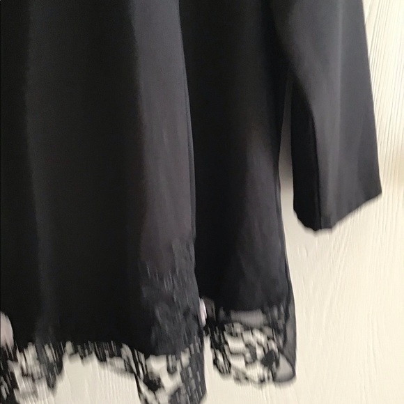 Blouse Black with Embroidery Crocheted Effect along the bottom size XL. - Picture 7 of 9